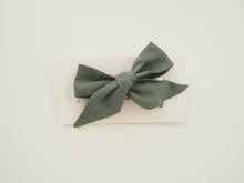 Load image into Gallery viewer, Snuggle Hunny Kids Linen headband - Olive Green
