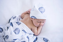 Load image into Gallery viewer, Snuggle Hunny Kids Baby Jersey Wrap &amp; Beanie Set - Cloud Chaser
