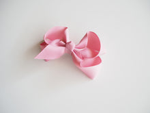 Load image into Gallery viewer, Snuggle Hunny Kids Clip Bow Medium - Dusty Pink
