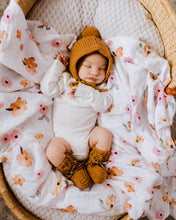 Load image into Gallery viewer, Snuggle Hunny Kids Merino Wool Baby Bonnet &amp; Booties - Bronze
