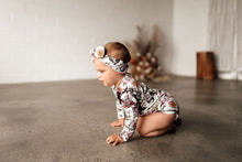 Load image into Gallery viewer, Snuggle Hunny Kids Long Sleeve Bodysuit - Australiana
