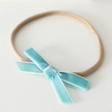 Load image into Gallery viewer, Snuggle Hunny Kids Velvet Petite Bow - Turquoise
