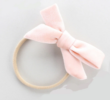 Load image into Gallery viewer, Velvet Bowknot Headband
